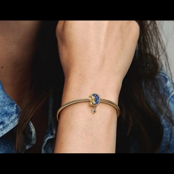 Pandora Disney Mickey & Minnie Mouse Crescent Moon Charm verified at store - Picture 13 of 13